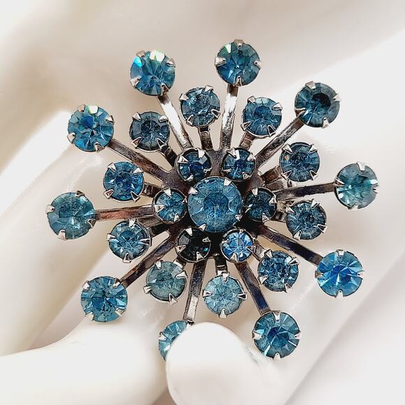 Vintage Blue Rhinestone Starburst Brooch, Atomic Mid-Century Jewelry, 1 1/4" - Picture 3 of 7